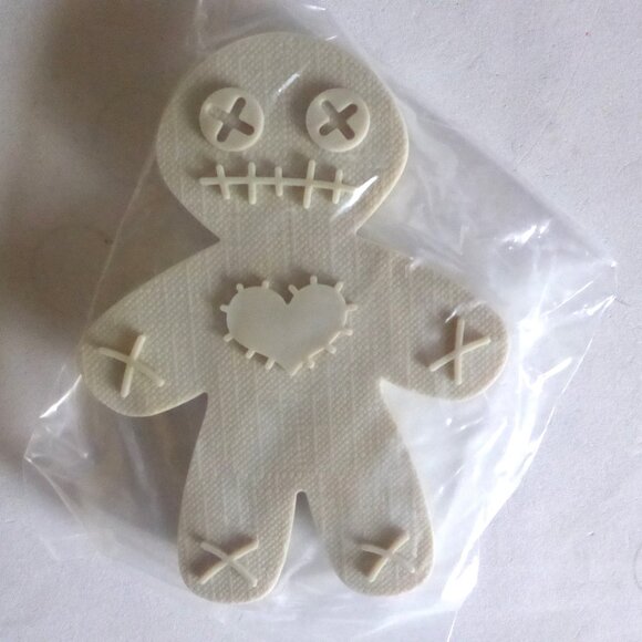 NEW FRED BRAND HALLOWEEN CURSED COOKIE VOODOO DOLL CUTTER - Picture 3 of 6